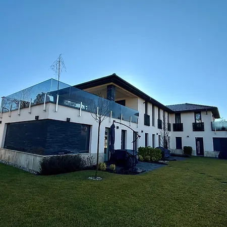 アパート Pipacs 17 By Hellobalatonlelle