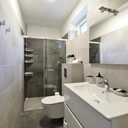 アパート Pipacs 17 By Hellobalatonlelle